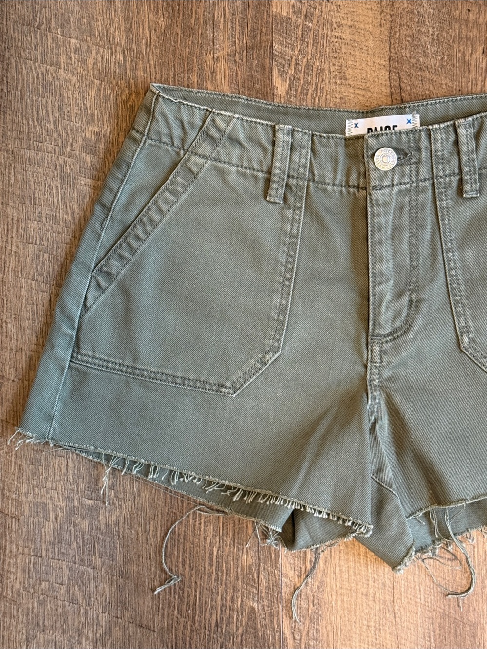 PAIGE Women’s Maisley Utility Washed Olive High-Rise Frayed Hem Shorts Size 26 - Picture 4 of 16